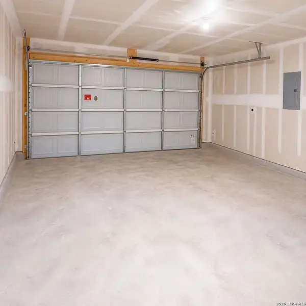 Spacious, unfurnished interior of a new home in Landon Ridge, San Antonio (Image 11). Spacious, unfurnished interior of a new home in Landon Ridge, San Antonio (Image 11).