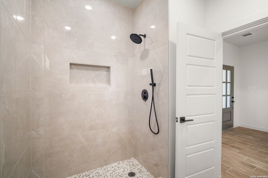 Close-up of interior finishes inside a home in , La Vernia (Image 11).
