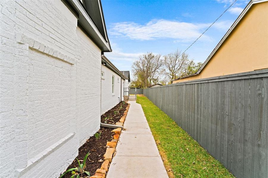Exterior details and patio area of a home in , Dallas (Image 23).
