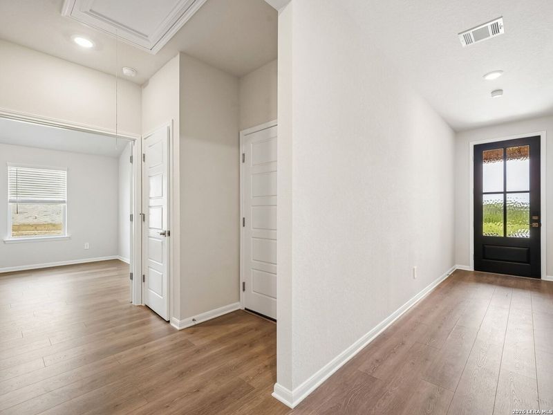 Spacious, unfurnished interior of a new home in Sagebrooke - Classic Series, San Antonio (Image 10).