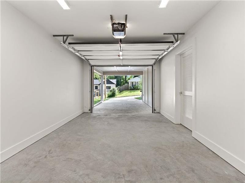 Spacious, unfurnished interior of a new home in , Atlanta (Image 21). Spacious, unfurnished interior of a new home in , Atlanta (Image 21).