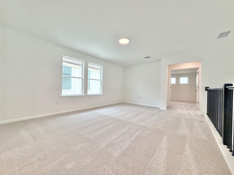 Spacious, unfurnished interior of a new home in Porter Country, Buda (Image 15).