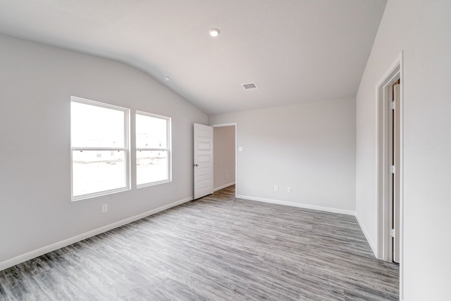Representative unfurnished interior of a home built from the Lincoln by National HomeCorp in Forest Ridge, Edgefield (Image 29).