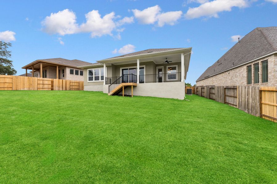 Exterior details and patio area of a home in La Cima, San Marcos (Image 3).