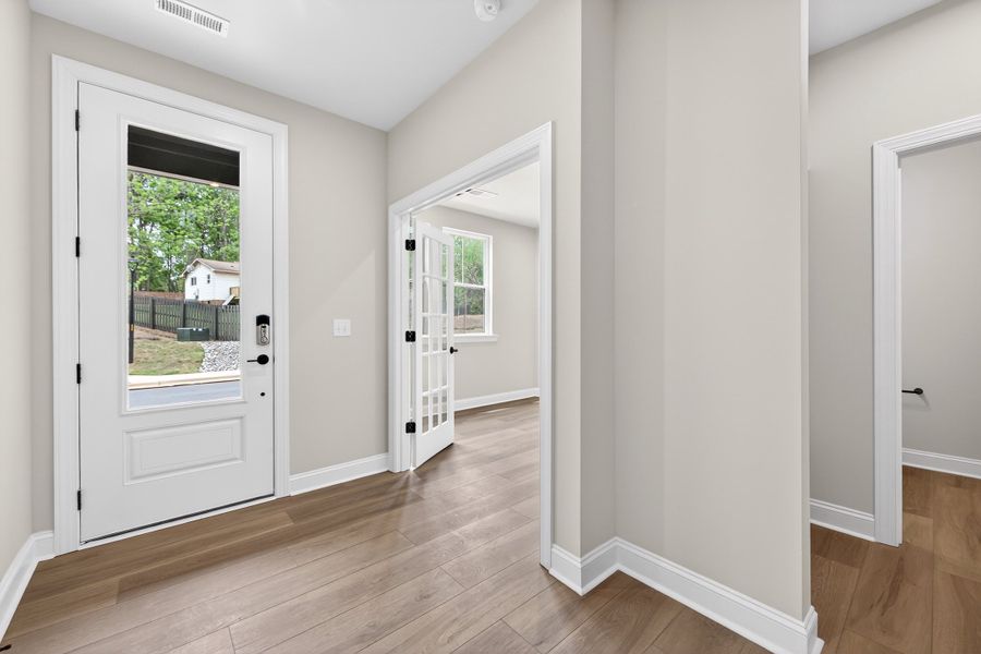 Spacious, unfurnished interior of a new home in Old Town Village, Waxhaw (Image 20). Spacious, unfurnished interior of a new home in Old Town Village, Waxhaw (Image 20).