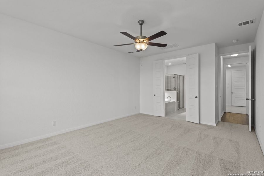 Spacious, unfurnished interior of a new home in Stillwater Ranch, San Antonio (Image 25). Spacious, unfurnished interior of a new home in Stillwater Ranch, San Antonio (Image 25).
