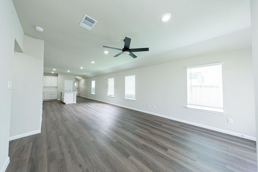 Spacious, unfurnished interior of a new home in Ridgeland Hills, Willis (Image 15).