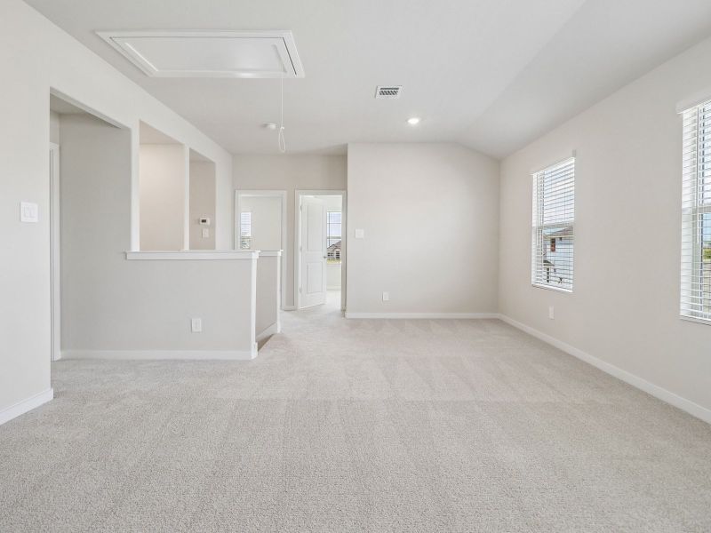 Spacious, unfurnished interior of a new home in Cibolo Hills West - Spring Series, Fort Worth (Image 20).