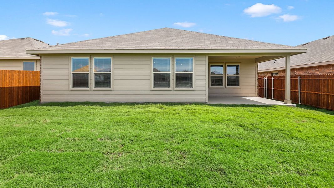 Exterior details and patio area of a home in Sunnycreek, Fort Worth (Image 19).