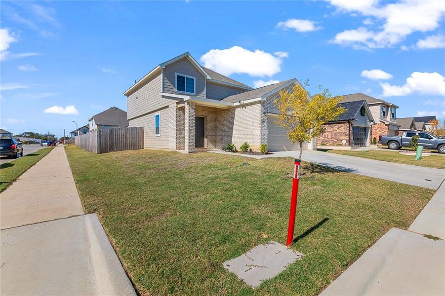 Exterior details and patio area of a home in , Everman (Image 3).