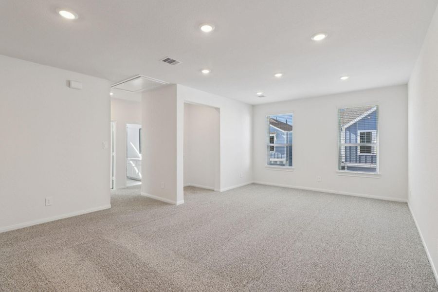 Spacious, unfurnished interior of a new home in Kemah Crossing - Luxe Series, Kemah (Image 37).