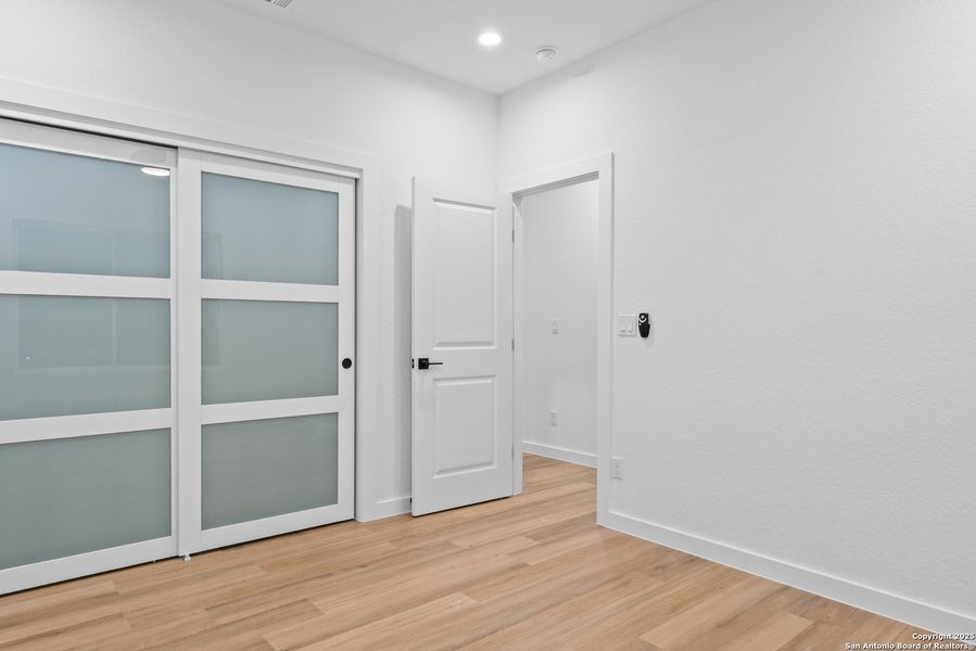 Spacious, unfurnished interior of a new home in , San Antonio (Image 19).