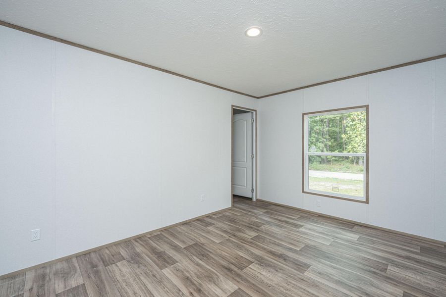 Spacious, unfurnished interior of a new home in , Walterboro (Image 52).