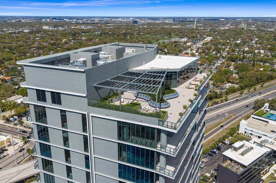 Condo located in Tampa, FL showcasing its design and architecture (Image 43).