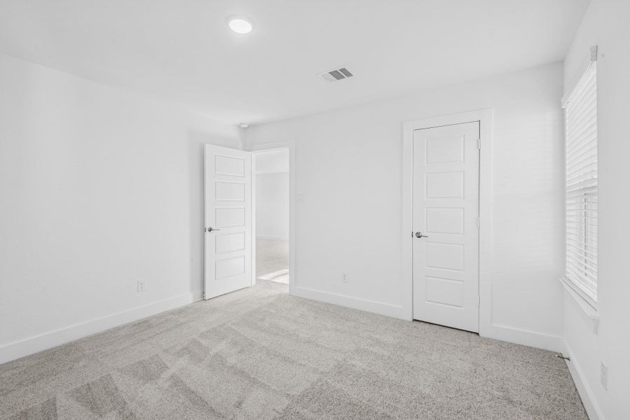 Spacious, unfurnished interior of a new home in Lago Mar, Santa Fe (Image 27).