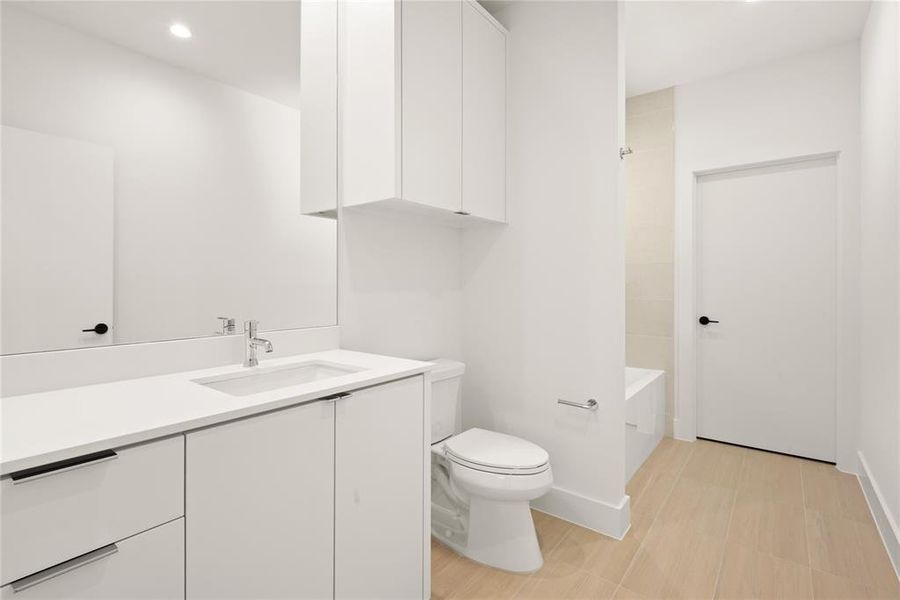 Furnished interior view inside a new home in , Dallas (Image 17).