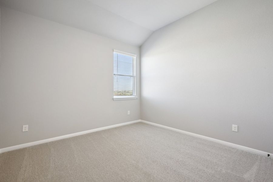 Spacious, unfurnished interior of a new home in Porter Country, Buda (Image 22).