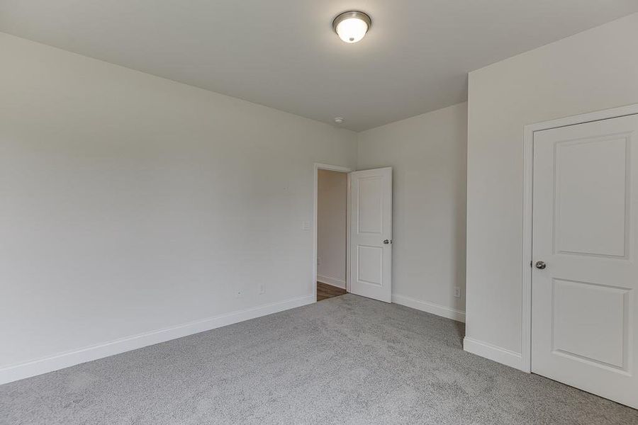 Spacious, unfurnished interior of a new home in , Jefferson (Image 35).