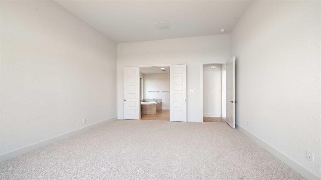 Spacious, unfurnished interior of a new home in Trinity Falls 60', McKinney (Image 18). Spacious, unfurnished interior of a new home in Trinity Falls 60', McKinney (Image 18).