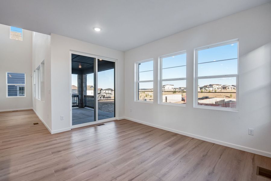 Spacious, unfurnished interior of a new home in Sterling Ranch, Littleton (Image 20).