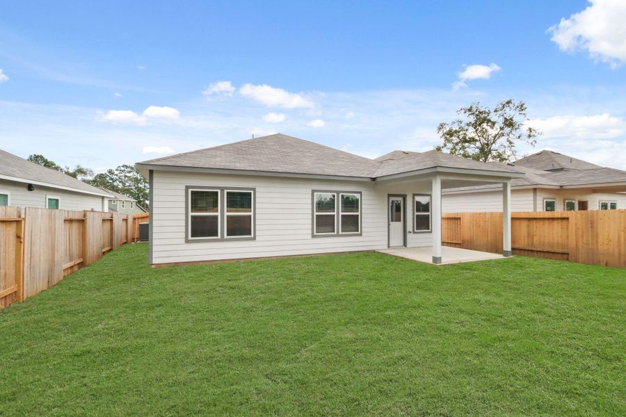 Exterior details and patio area of a home in Lakes at Crockett Martin, Conroe (Image 4).