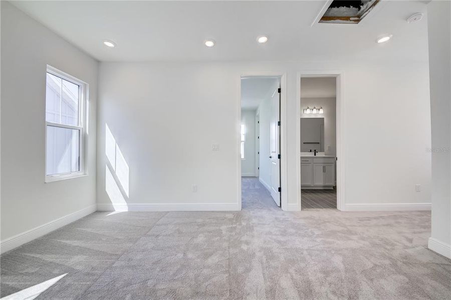 Spacious, unfurnished interior of a new home in Bungalow Walk at Lakewood Ranch, Lakewood Ranch (Image 29).