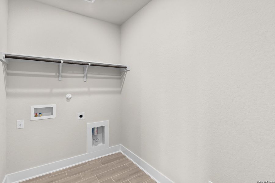 Spacious, unfurnished interior of a new home in Stillwater Ranch, San Antonio (Image 23).