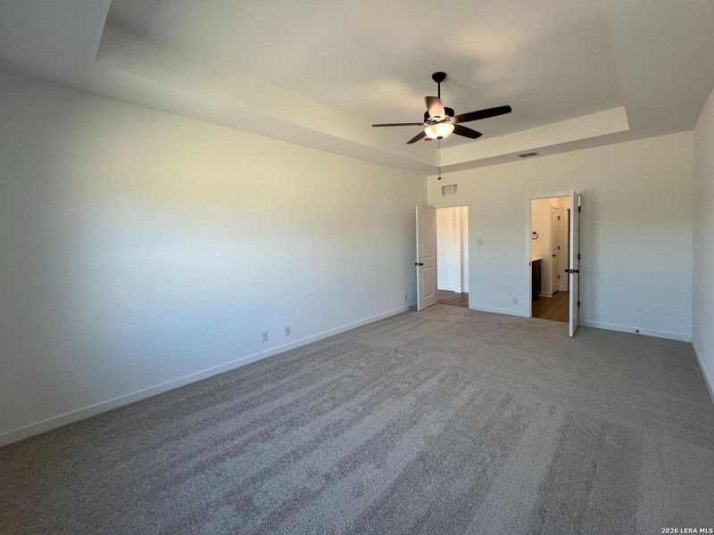 Spacious, unfurnished interior of a new home in Nopal Valley, San Antonio (Image 19). Spacious, unfurnished interior of a new home in Nopal Valley, San Antonio (Image 19).