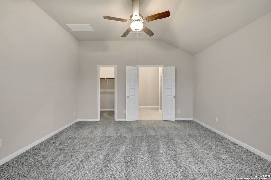 Spacious, unfurnished interior of a new home in Park Place, New Braunfels (Image 30).