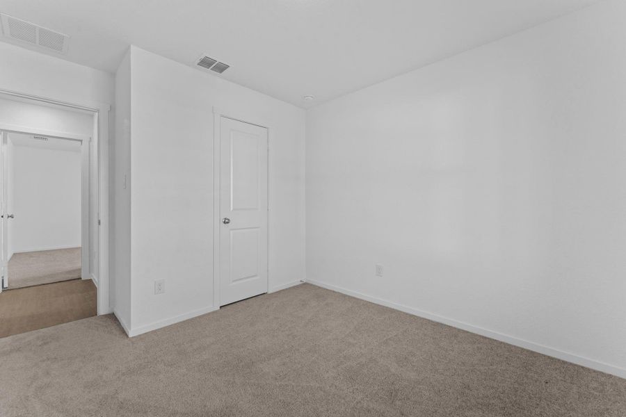 Spacious, unfurnished interior of a new home in Friendship Oaks, Fredericksburg (Image 15).