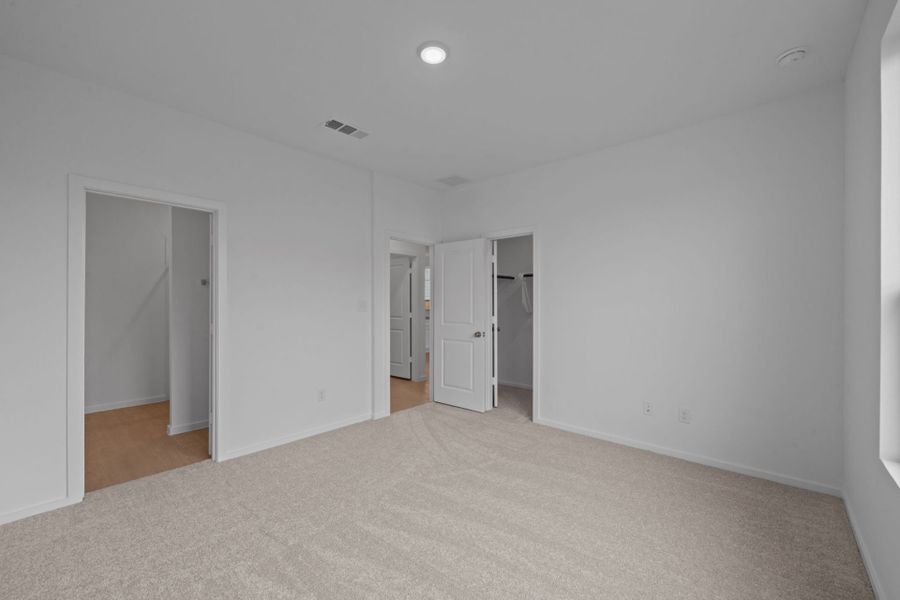Spacious, unfurnished interior of a new home in Montgomery Bend, Montgomery (Image 10).