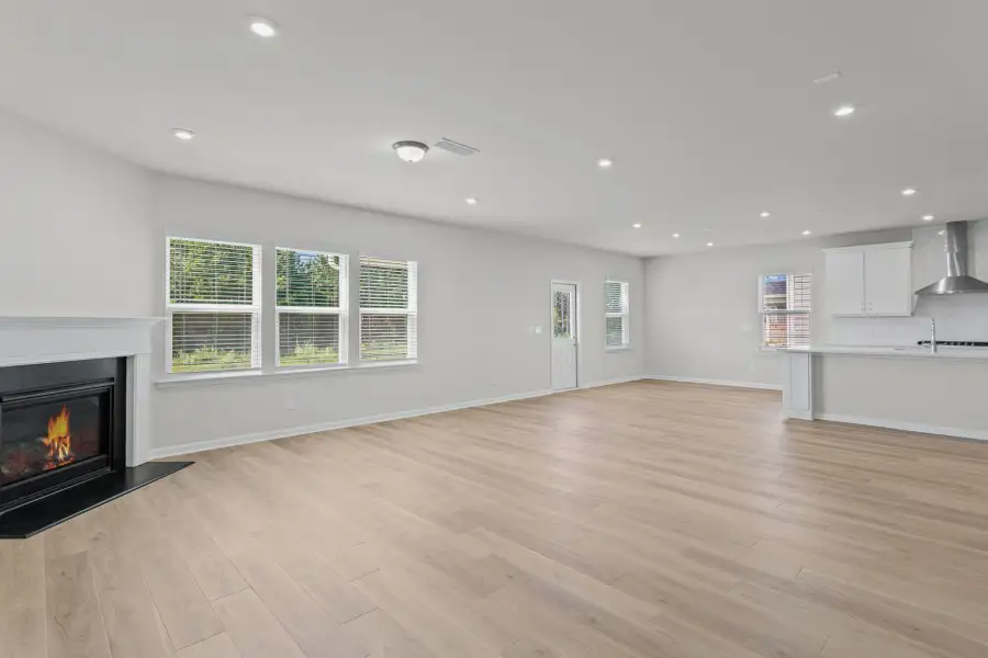 Spacious, unfurnished interior of a new home in Hamilton Place, Cartersville (Image 19).