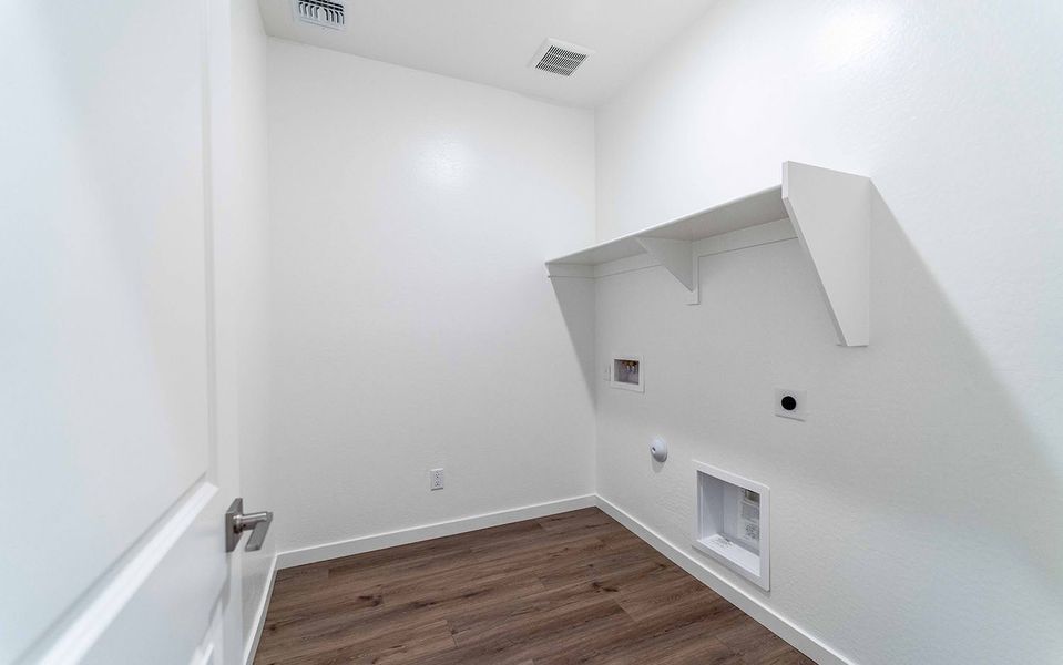 Spacious, unfurnished interior of a new home in Rancho Mirage, Maricopa (Image 21).