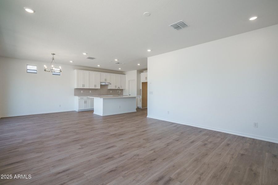 8) GREAT ROOM 8) GREAT ROOM