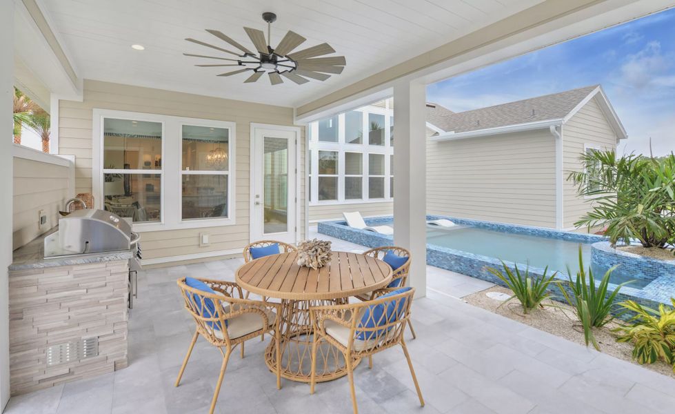 Exterior details and patio area of a home in Seven Pines, Jacksonville (Image 4).