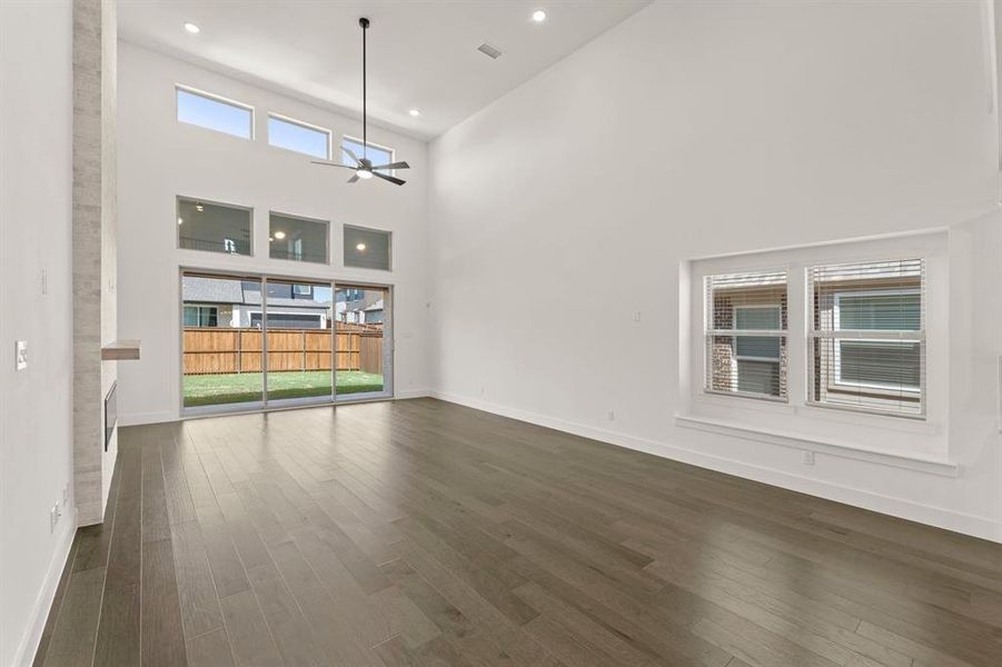 Spacious, unfurnished interior of a new home in Trails at Cottonwood Creek, Rowlett (Image 21).