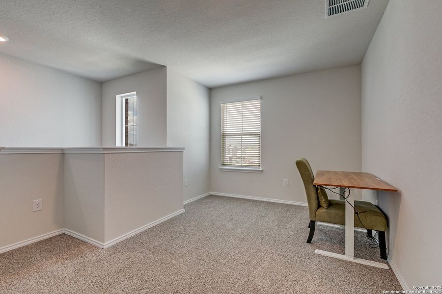 Spacious, unfurnished interior of a new home in Laurel Vistas, San Antonio (Image 19).