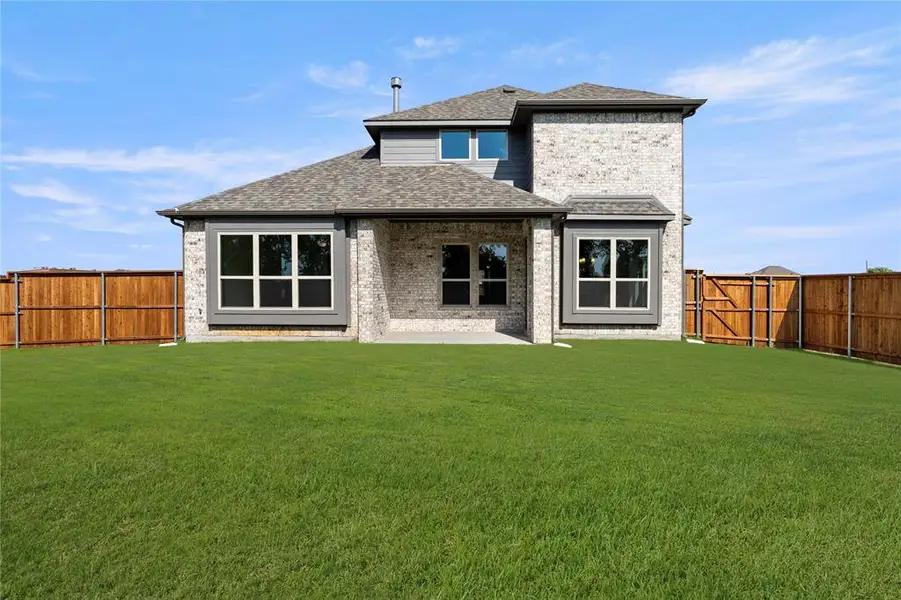 Exterior details and patio area of a home in River Ranch, Van Alstyne (Image 4).