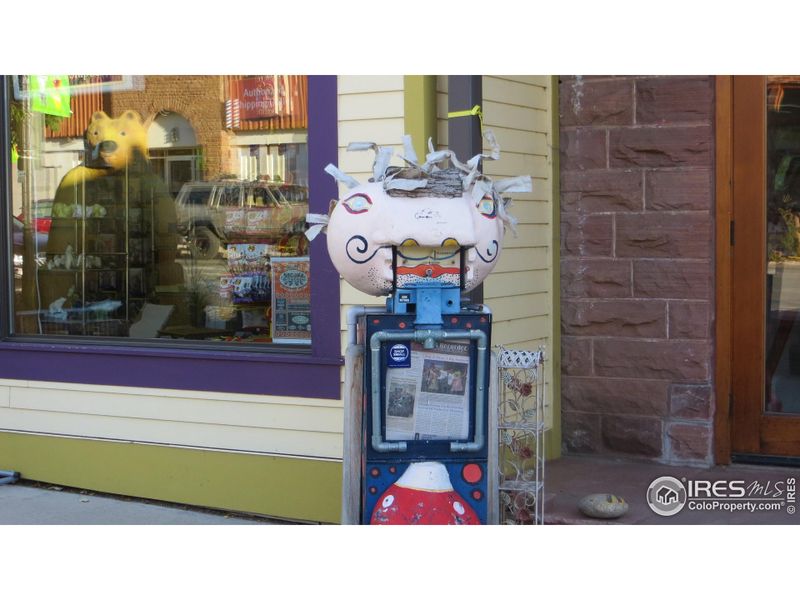 Plenty of restaurants.  Great Bluegrass, music scene. Fabulous parks. Unwind on the deck at Oscars with a brew.