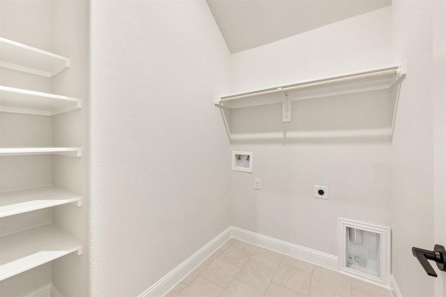 Spacious, unfurnished interior of a new home in Homestead at Daniel Farms, DeSoto (Image 30).