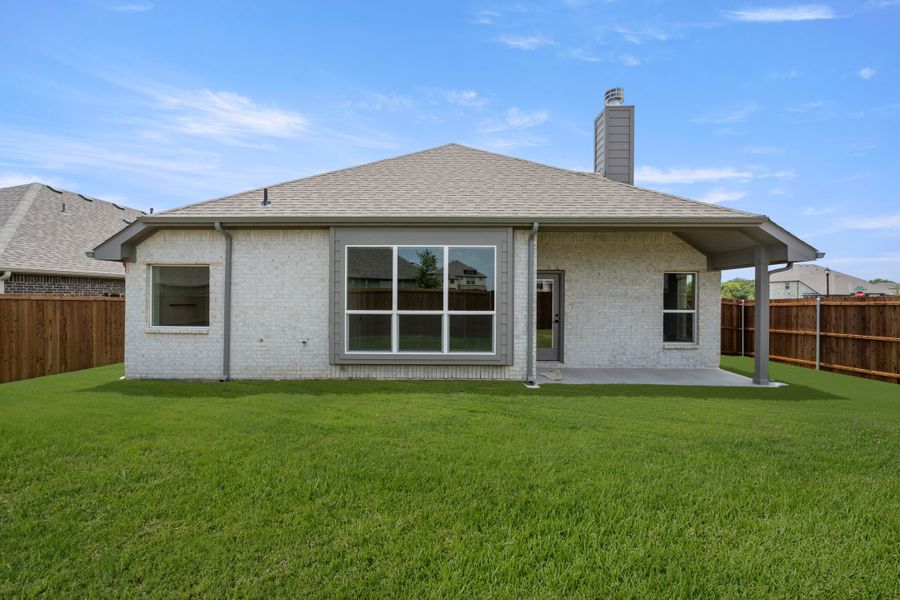 Exterior details and patio area of a home in Hunters Ridge, Crowley (Image 4).