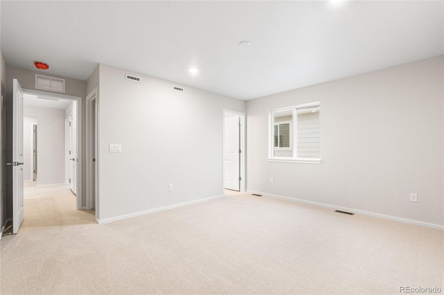 Spacious, unfurnished interior of a new home in Harvest Crossing, Aurora (Image 17).
