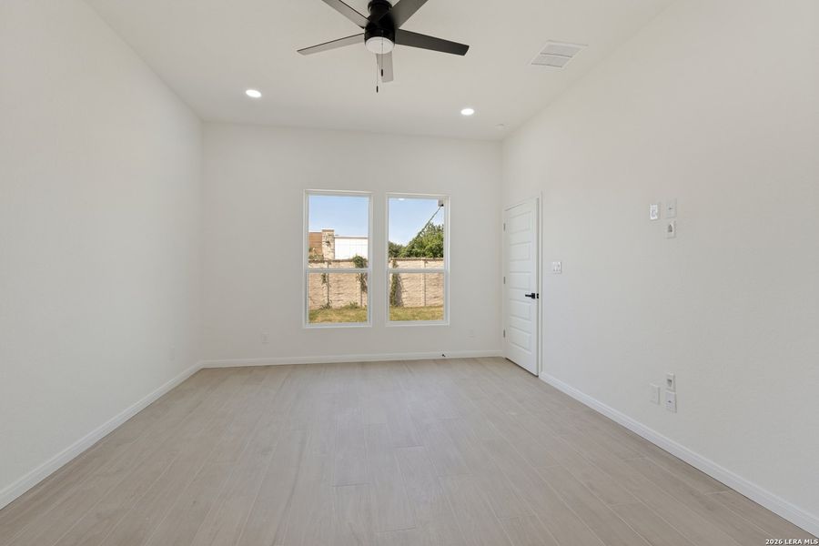 Spacious, unfurnished interior of a new home in , Schertz (Image 20).