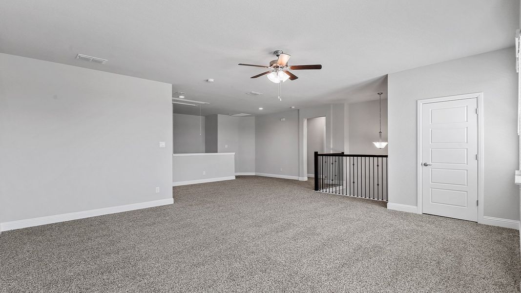 Spacious, unfurnished interior of a new home in Eagle Creek, Denton (Image 28).