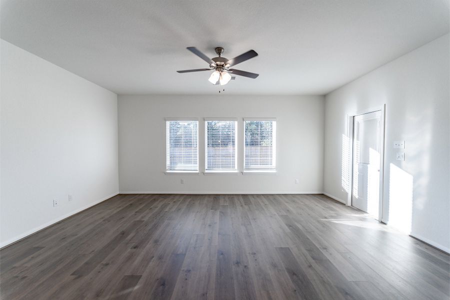 Spacious, unfurnished interior of a new home in Cielo, Conroe (Image 15).