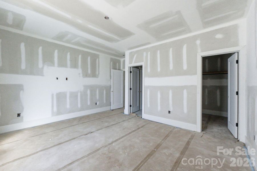 Fourth bedroom w/ en suite