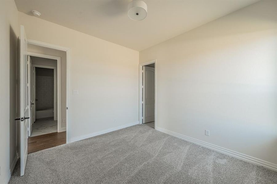 Spacious, unfurnished interior of a new home in Matthews Farms, Venus (Image 24).