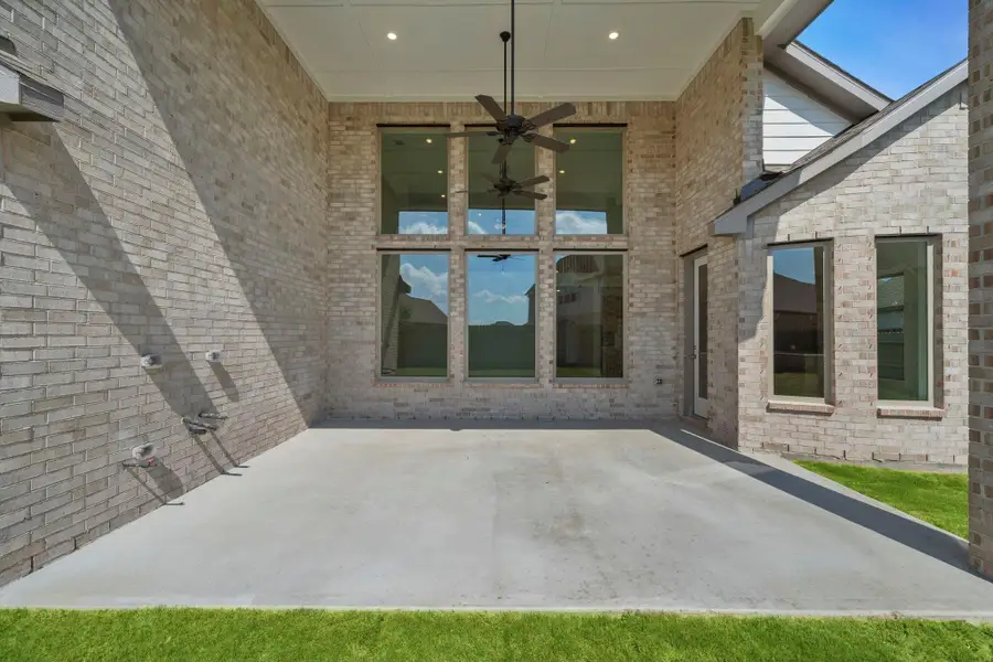 Exterior details and patio area of a home in Pomona 60', Manvel (Image 3).