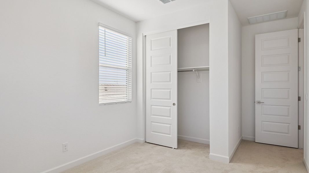 Spacious, unfurnished interior of a new home in Aloravita, Peoria (Image 31).