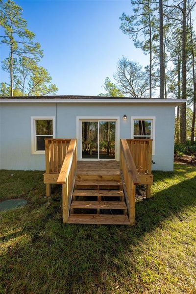 Exterior details and patio area of a home in , Deland (Image 29).